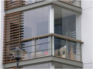 Панорамное безрамное остекление балконов и лоджий — плюсы и минусы выбора