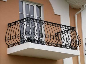 Такие разные перила для балконов